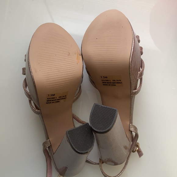 Beautiful and sparkling rose gold shoes - Picture 3 of 5